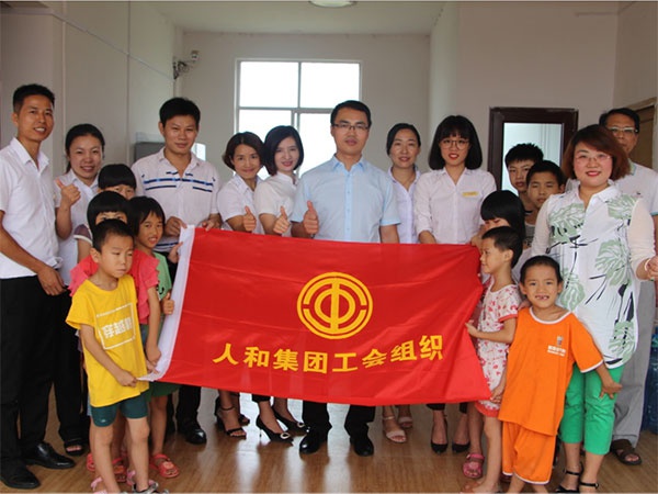 乐玩(中国)集团“让爱心传递文明，让奉献精彩城市”公益活动圆满结束 
