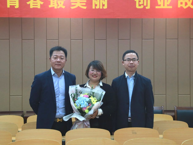 “不忘初心，载梦前行”乐玩(中国)集团董事长及总裁受邀赣南师范大学做创业讲座 
